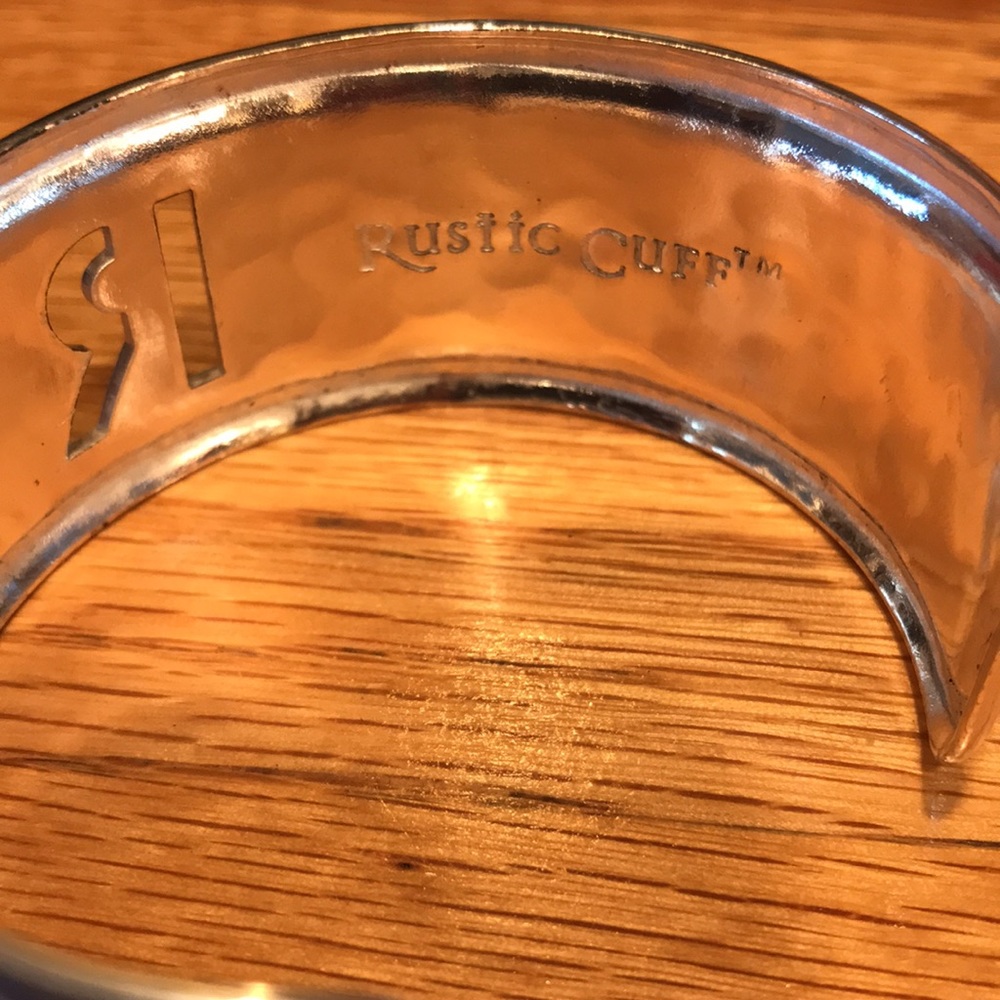 Rustic Cuff silver hammered R cuff - Picture 4 of 4